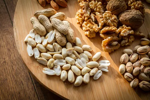 Какие фрукты и орехи можно есть на диете, а от каких лучше отказаться?