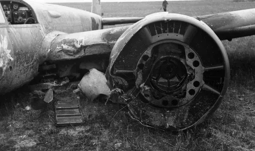 Разбитый Юнкерс Ju 88: самой первой победой Литвяка стал самолет этого типа