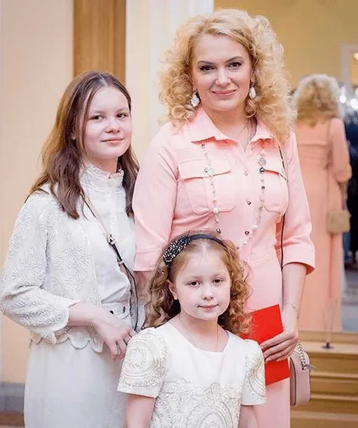 Мария Порошина с дочерьми