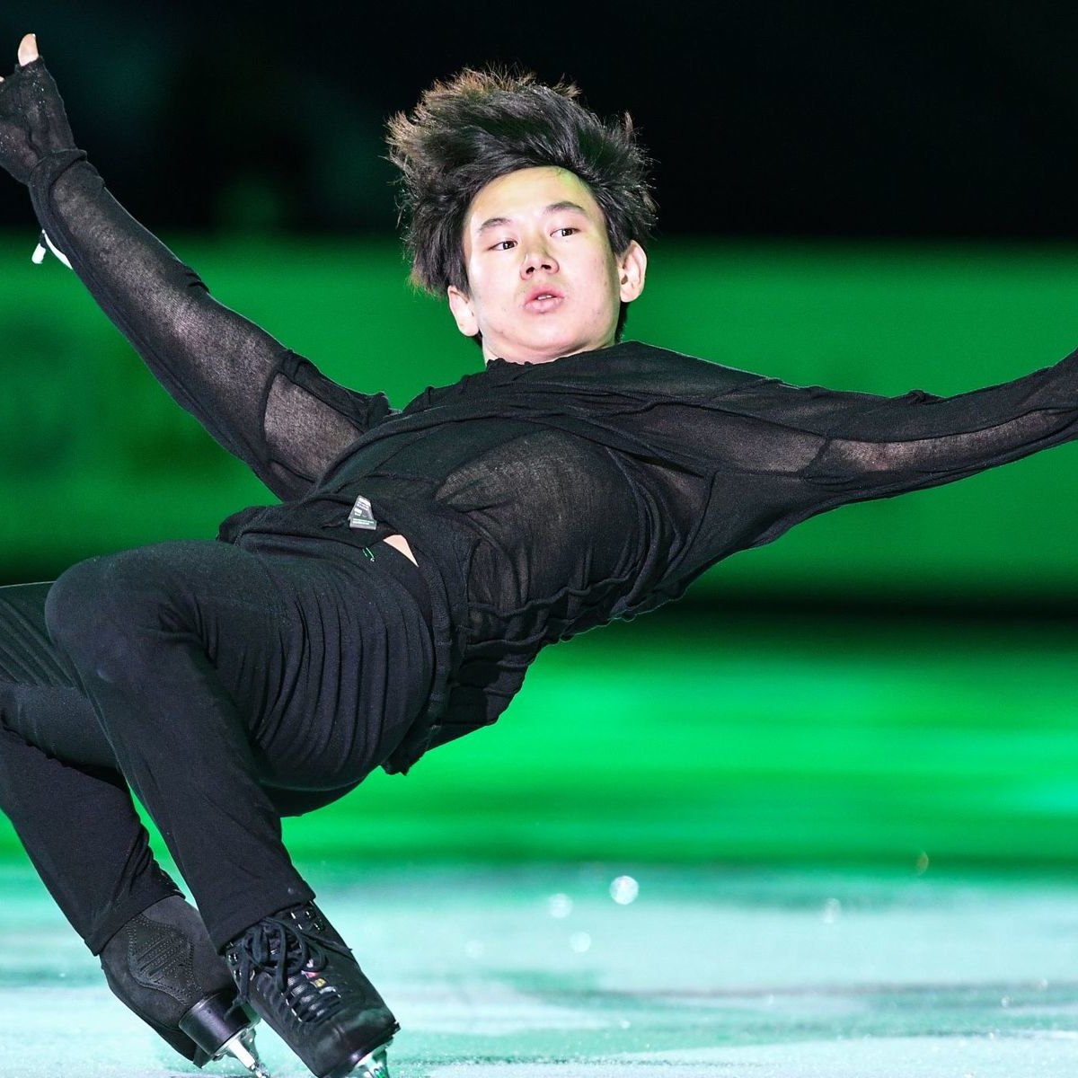 Фигурист с пневмонией. Мама фигуриста. Тарасова морозов короткая программа. Тиффани загорски 2022. Мамы фигуристок.