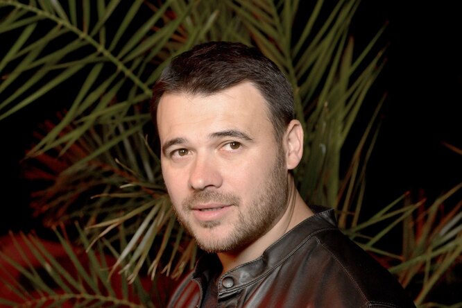 «Вы так похожи на нее»: Эмин Агаларов выложил нежное фото с бабушкой «Вы так похожи на нее»: Эмин Агаларов выложил нежное фото с бабушкой