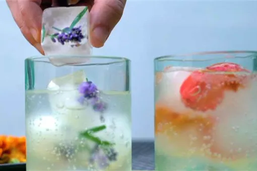 Цветочный лед: необычное украшение для коктейлей и лимонада