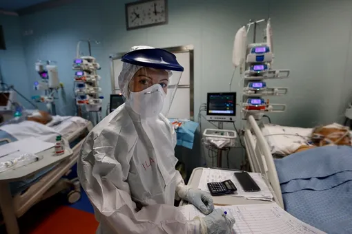 «Спала только сидя»: как протекает коронавирус, рассказала медсестра после выздоровления