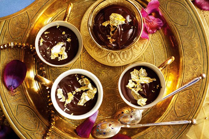 Шоколадный десерт в чашках