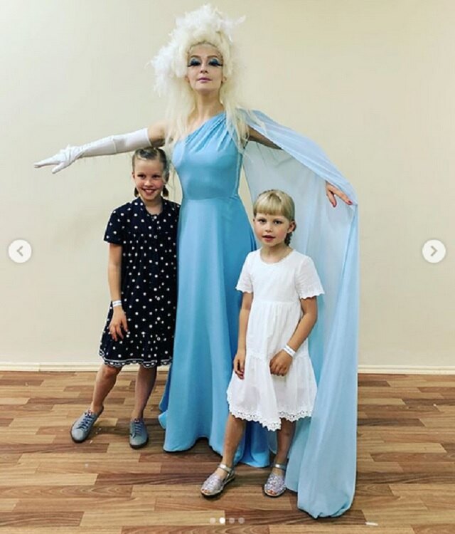 Юлия Пересильд с дочками Марией и Анной