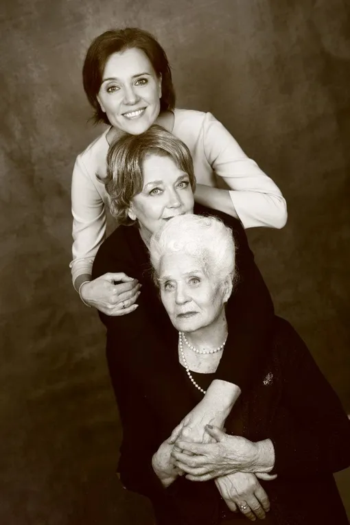 Ксения Алфёрова с мамой и бабушкой