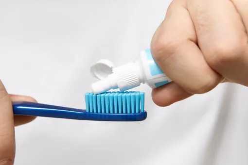 Отбеливающая зубная паста для чистки изделий из нержавеющей стали не годится