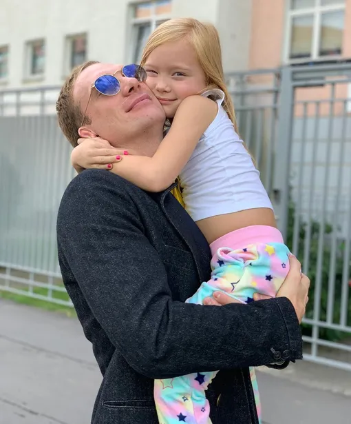Андрей Бурковский с дочерью Алисой