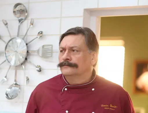 Дмитрий Назаров в роли Виктора Баринова в сериале «Кухня»