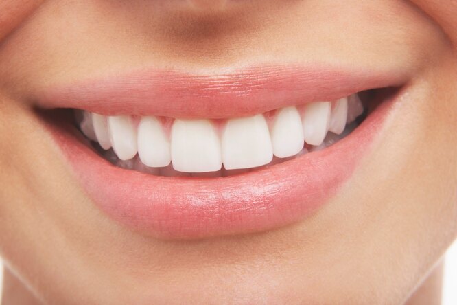 7 простых способов отбелить зубы: сделайте это сейчас!