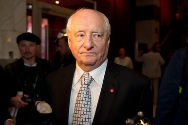 Как Марк Захаров сдал английский за друга, а тот стал советским шпионом