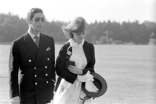 Принц Чарльз с леди Сарой Спенсер в июне 1977 года