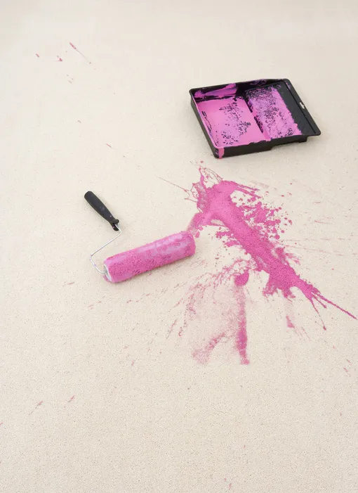 Розовая краска на ковре, как вывести краску
