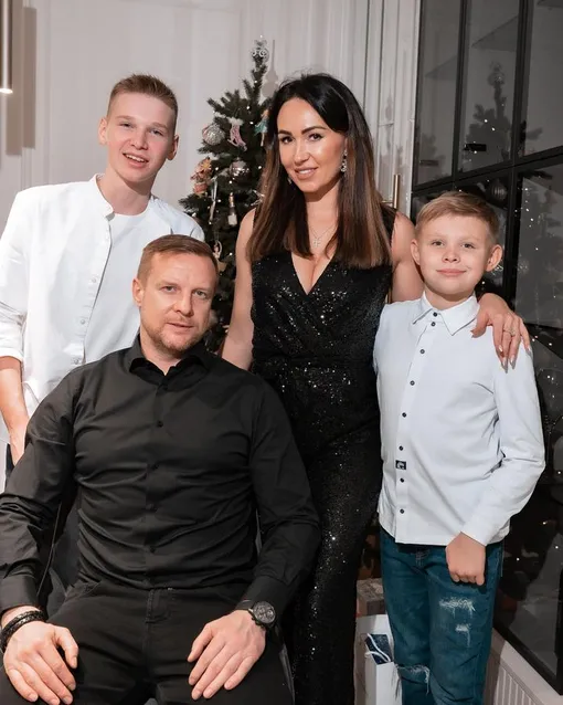 Екатерина и Вячеслав Малафеевы с сыновьями Максимом и Алексом фото
