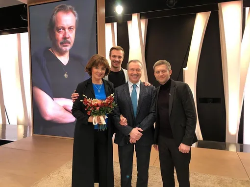 Владимир Зайцев с женой Татьяной Шумовой, сыном Иваном и Борисом Корчевниковым