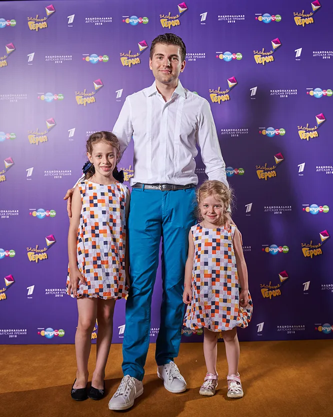 Дмитрий Борисов с сестрами