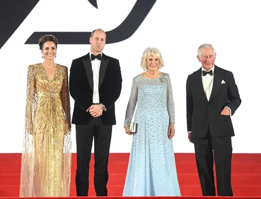 Кейт Миддлтон, принц Уильям, герцогиня Корнуольская и принц Чарльз на премьере фильма о Джеймсе Бонде «Не время умирать» 28 сентября 2021