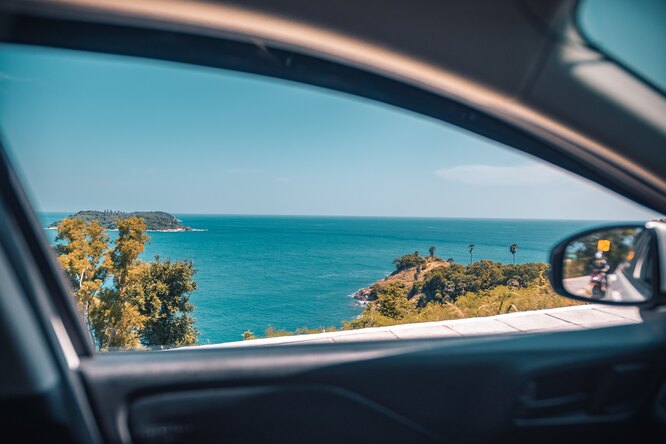 Красивые пейзажи – одна из причин путешествия на машине. Photo by Vitaly Sacred on Unsplash
