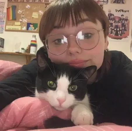 Эмбер любит кошек и перед недавней операцией сфотографировалась со своим домашним котом Оскаром.