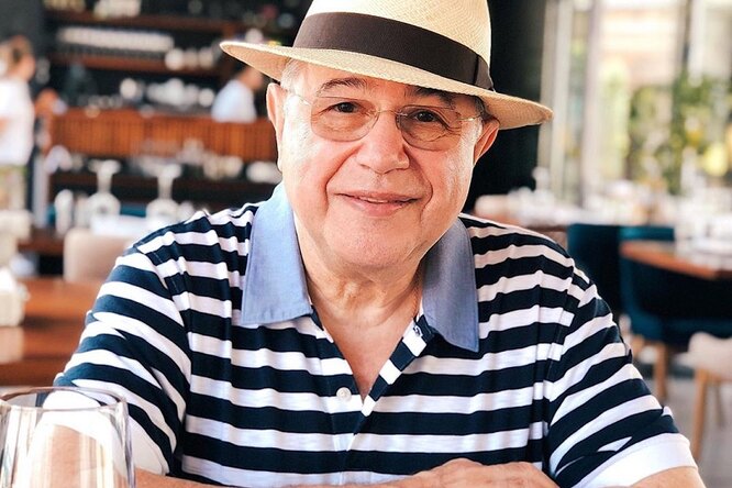 «Вы обогнали моду»: 74-летний Евгений Петросян опубликовал подборку архивных фотографий «Вы обогнали моду»: 74-летний Евгений Петросян опубликовал подборку архивных фотографий