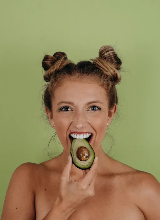 девушка, авокадо, зеленый, здоровое питание