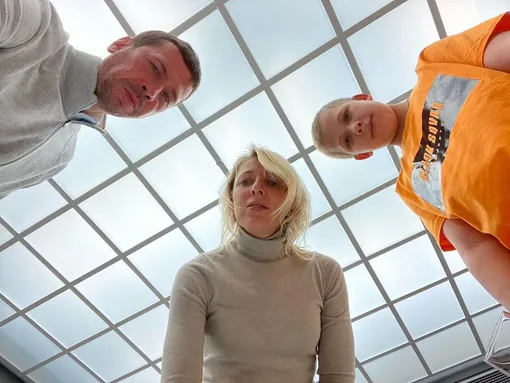 Андрей Мерзликин с женой и сыном Федором фото
