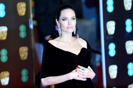 «Эта проблема не только женская»: Анджелина Джоли высказалась о насилии