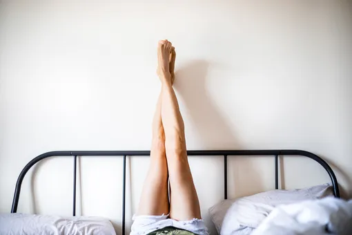 Что делать, если ночью сводит ноги: 3 эффективных способа облегчить боль