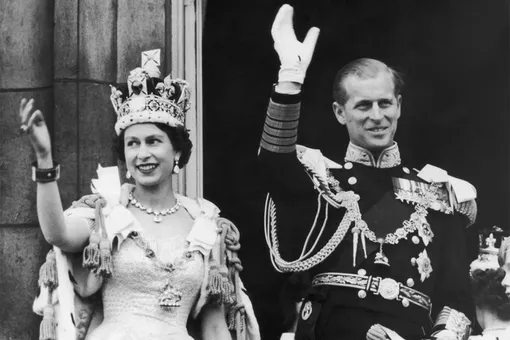Королева Елизавета II с супругом Филиппом