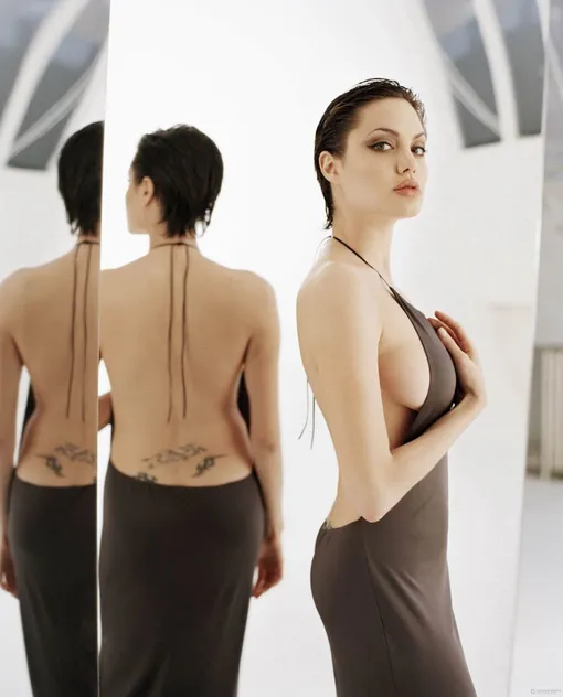 Анджелина Джоли в 22 года