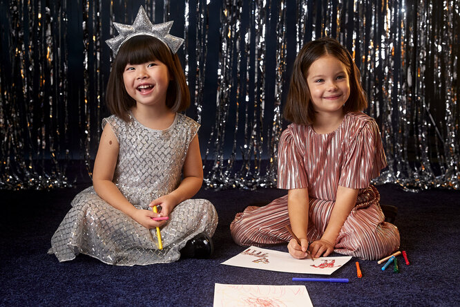Скоро Новый год: стильные праздничные образы для детей