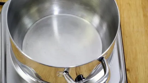 Как очистить пригоревшую кастрюлю: простой способ, пошаговый рецепт с фото