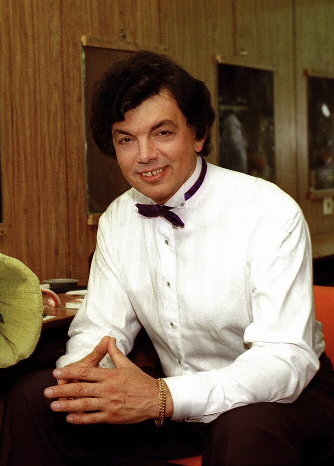 сколько лет певцу сергею захарову. актёр и певец. певцы с бархатным баритоном. сергей захаров артист. сколько лет певцу сергею захарову.