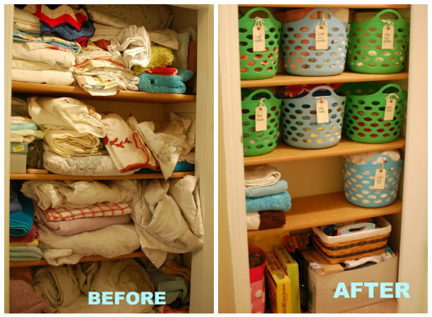 Храните белье в пластиковых корзинах, чтобы в шкафу был порядок.