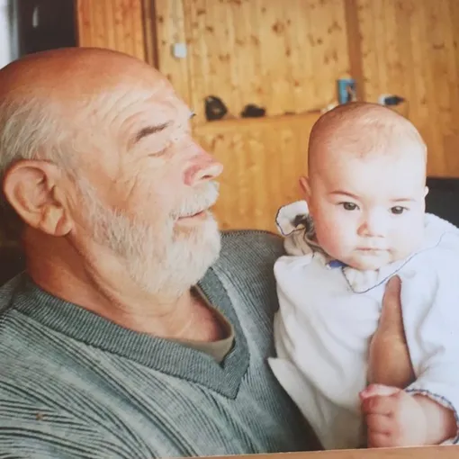 Надежда. Лев Борисов с внучкой Ксенией. Архивное фото
