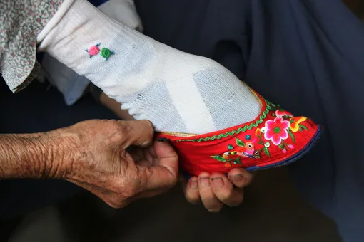 Ножки-лотосы: 6 фактов о страшной китайской традиции бинтования ног