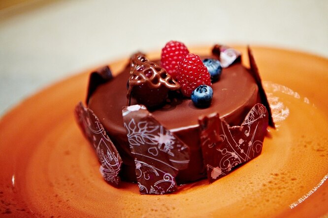Шоколадный кекс с ганашем из темного шоколада от Александра Селезнева