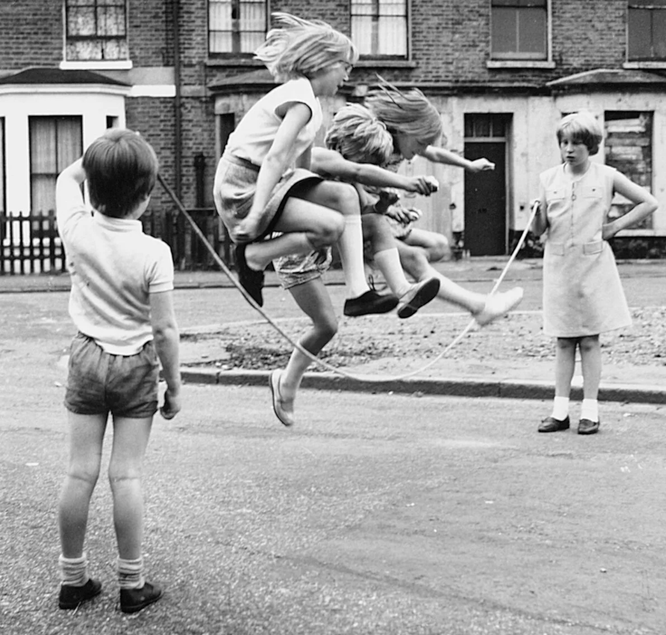 Сделаны в СССР: дети, которые жевали гудрон, прыгали с крыш и грели градусники
