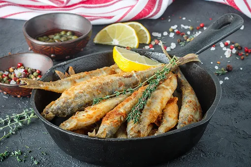 «Корюшка пошла»: рецепт и лайфхаки приготовления вкусной мелкой рыбки