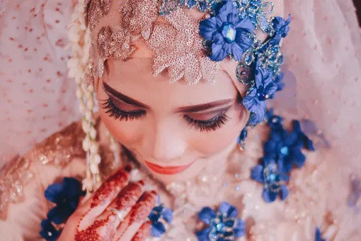 «Почувствуй себя Золушкой»: магазин раздаёт невестам платья и украшения