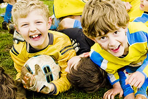 Футбольные секции для детей и 5 причин записать ребенка на футбол