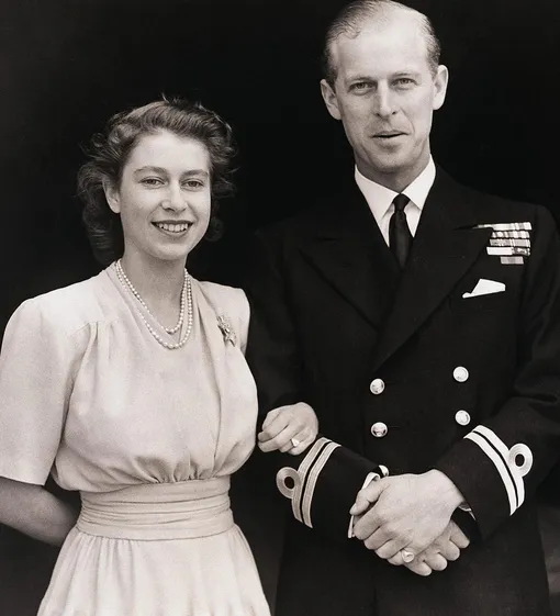 Принц Филипп и королева Елизавета II в день объявления о помолвке