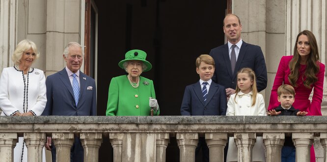 Королевская семья на платиновом юбилее в июне 2022 года