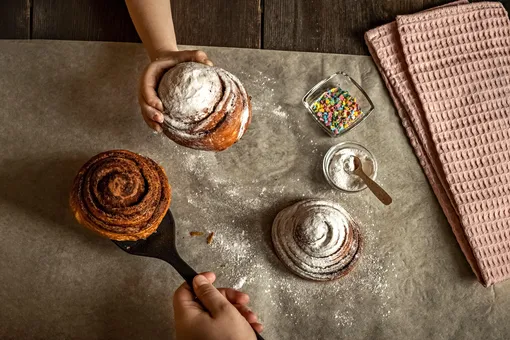 Почему корицу нельзя добавлять в тесто: секрет опытных пекарей
