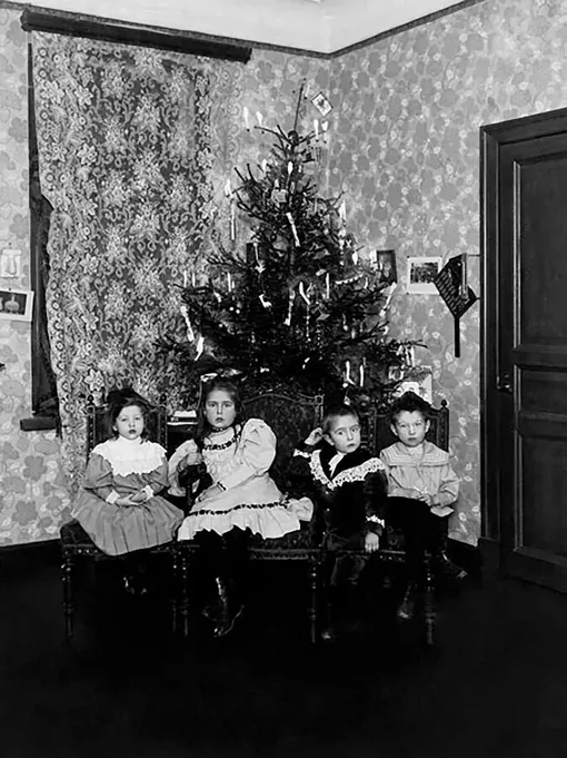 Дети у елки, 1910-е годы.