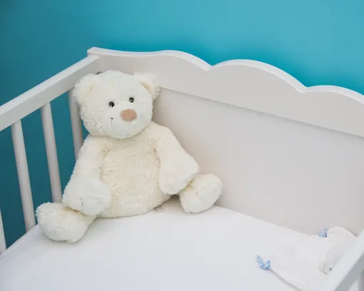 кроватка, медвежонок игрушка