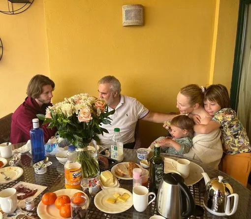 Валерий Меладзе с женой и детьми