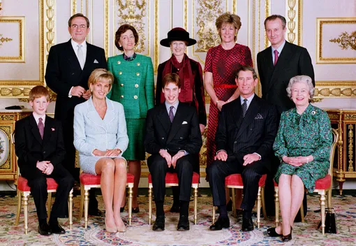 Официальный портрет королевской семьи в день конфирмации принца Уильяма, 9 марта 1997 года, в Виндзоре, Англия