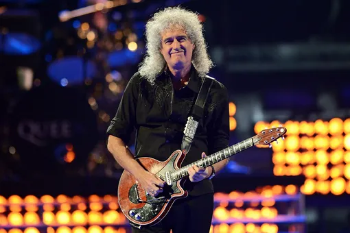 «50 лет прыгал с тяжелой гитарой на левом плече и вот»: 72-летний гитарист Queen перенес сердечный приступ