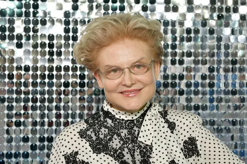 «Одно лицо»: Елена Малышева показала архивные фото 86-летней мамы